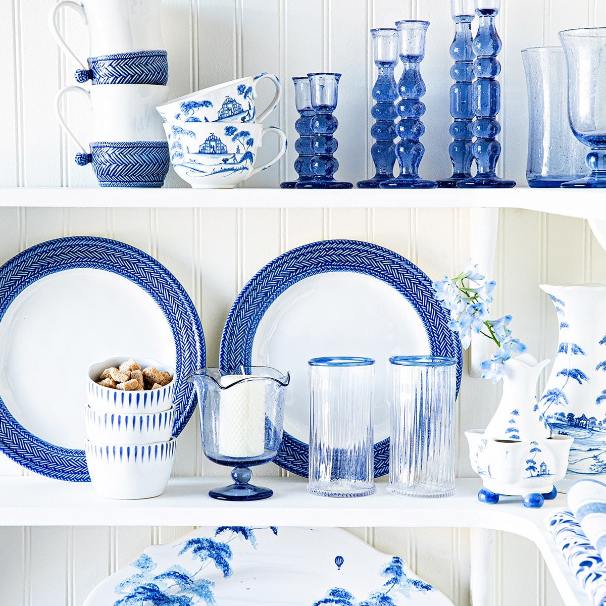Country Estate Teacup - Delft Blue